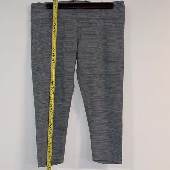 EUC Tuff Athletics Cropped Grey Leggings - Picture 4 of 9